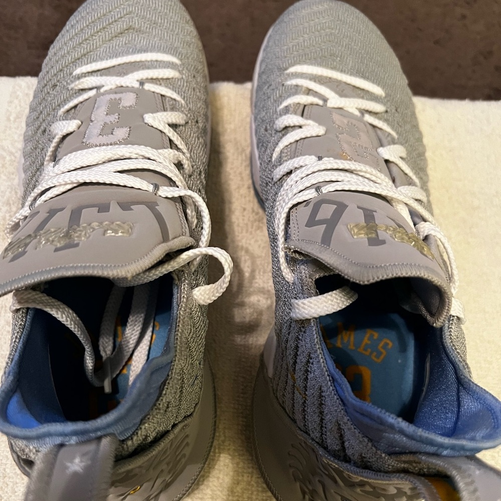Nike LeBron 16 MPLS Lakers. Size 12. Pre owned. - Picture 3 of 6